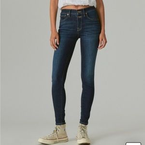 Lucky brand Ava Skinny Jeans, size 25/0 ankle. Worn twice. Excellent condition!